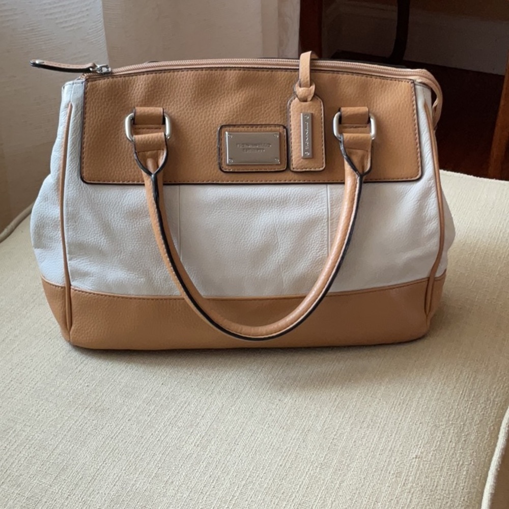 Tignanello leather mid size satchel 
Bag